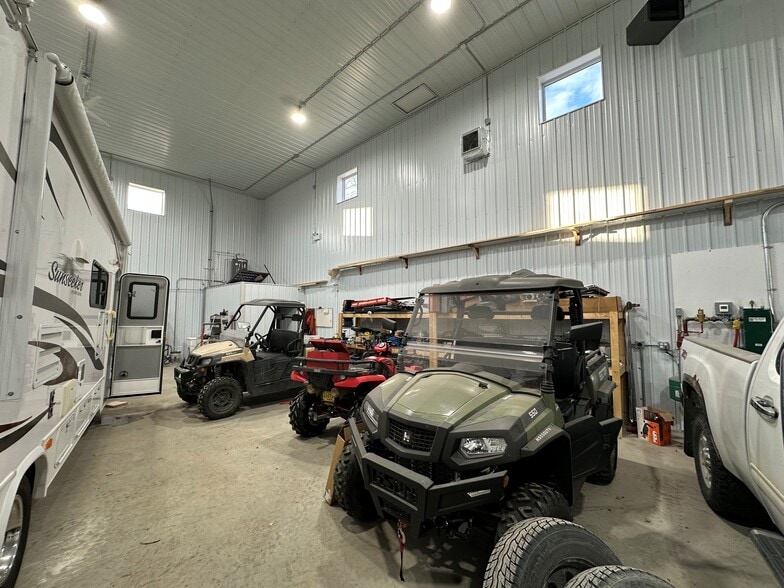 More Photos Of 408 Pittsburg Av, Selkirk Industrial For Sale