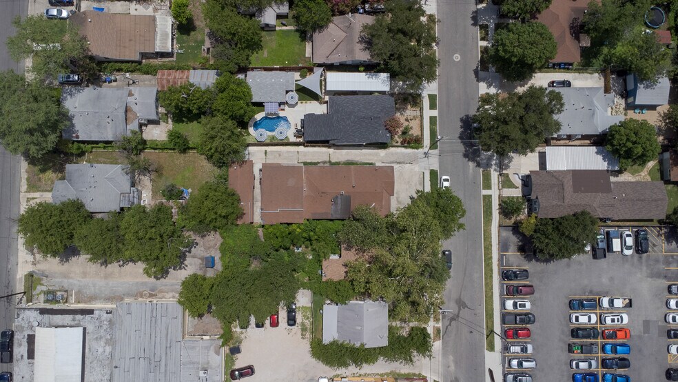 More Photos Of 827 W Rosewood Ave, San Antonio Apartments For Sale