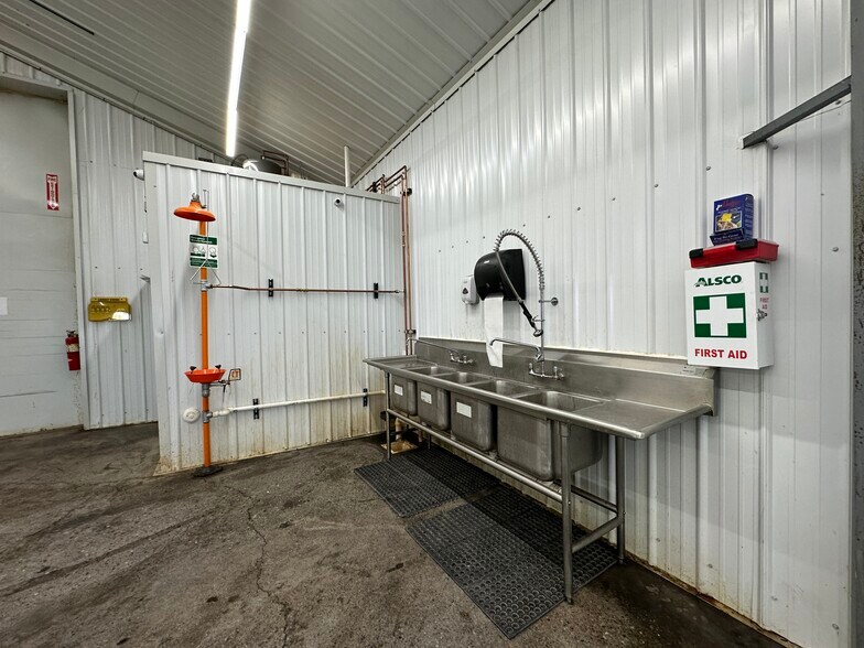 More Photos Of 18668 B50 Rd, Delta Distribution For Sale