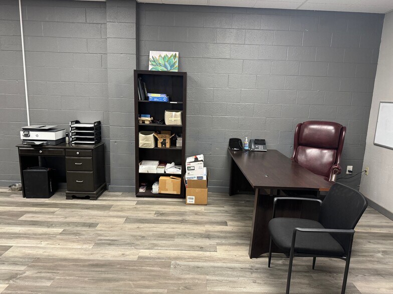 More Photos Of 900 Creekside Rd, Chattanooga Light Distribution For Sale