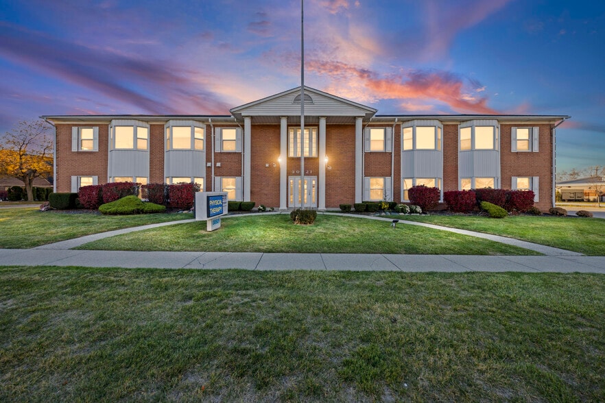 Primary Photo Of 30521 Schoenherr Rd, Warren Medical For Lease