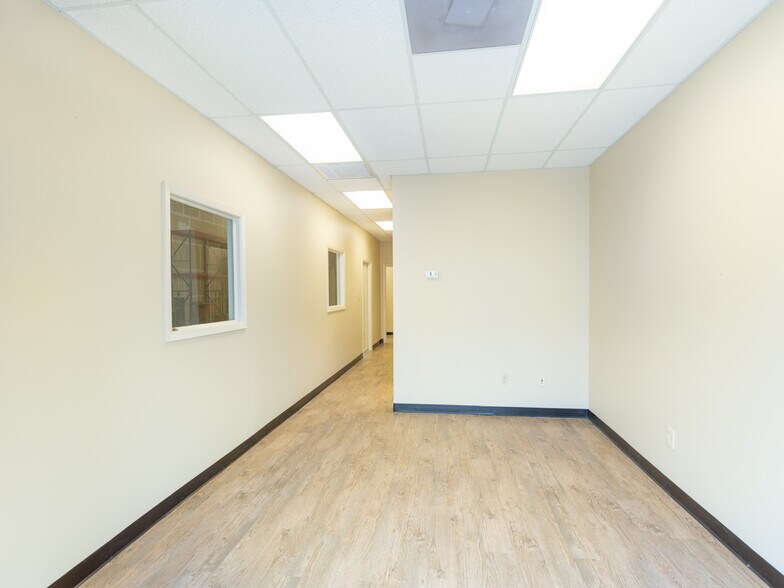 More Photos Of 221 Barren Springs Dr, Houston Unknown For Lease