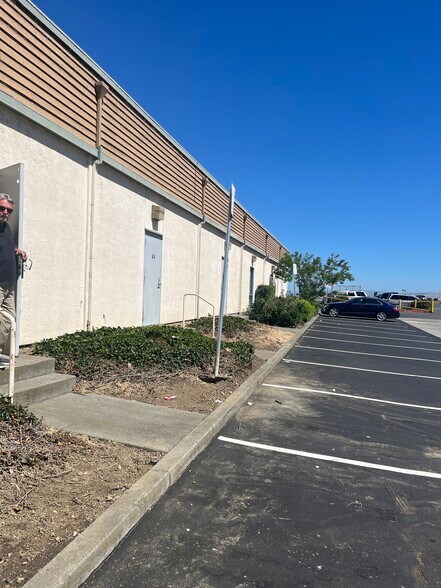 More Photos Of 460-480 Redwood St, Vallejo Unknown For Lease