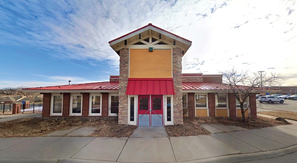 Primary Photo Of 13015 Birch Dr, Omaha Restaurant For Lease