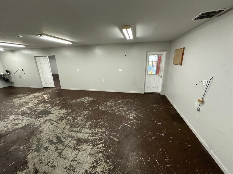 More Photos Of 716 Wesley Ave, Tarpon Springs Warehouse For Lease