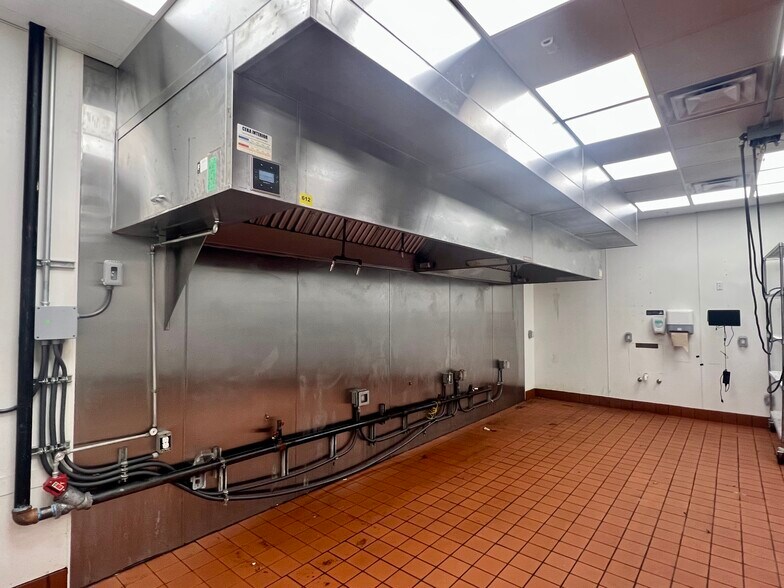 More Photos Of 222 S Kenosha Ave, Tulsa Storefront Retail Office For Lease