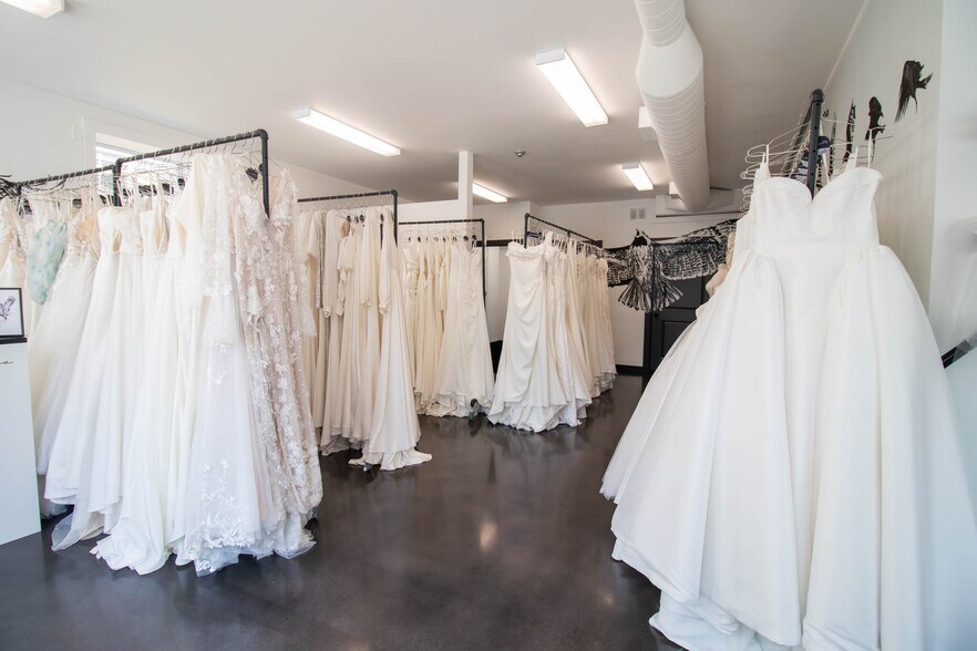 More Photos Of 140 Caroline St S, Hamilton Storefront Retail Residential For Lease