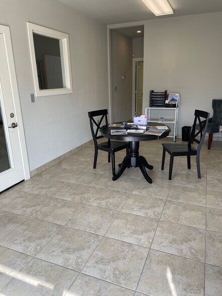 More Photos Of 3100 Scott Dr, Austin Light Distribution For Lease