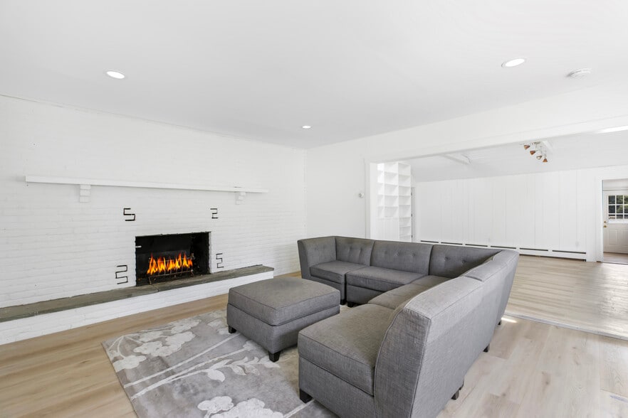 More Photos Of 35 Gardners Ln, Hampton Bays Apartments For Sale