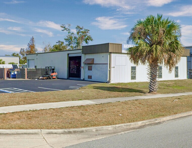 More Photos Of 4395 Dardanelle Dr, Orlando Warehouse For Lease