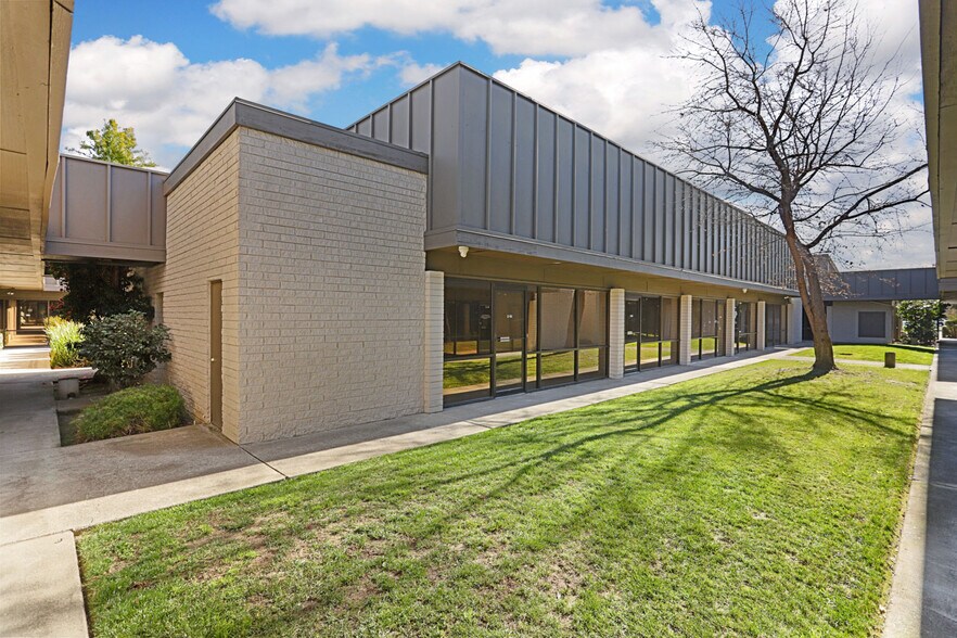 More Photos Of 5637 N Pershing Ave, Stockton Medical For Lease