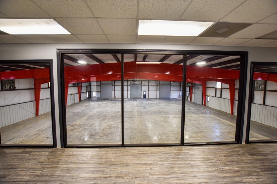 More Photos Of 95 Hunt Dr, Rossville Industrial For Lease