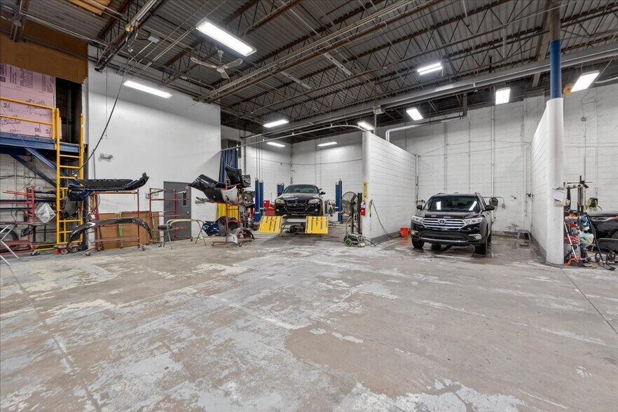 More Photos Of 2005-2007 W 103rd Ter, Leawood Service For Sale