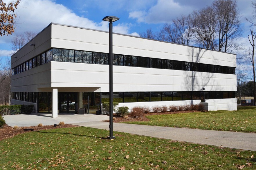 More Photos Of 160 Chapel Rd, Manchester Office For Lease