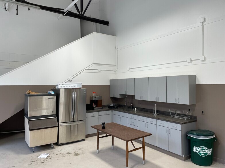 More Photos Of 5500 US-80, Jackson Manufacturing For Sale