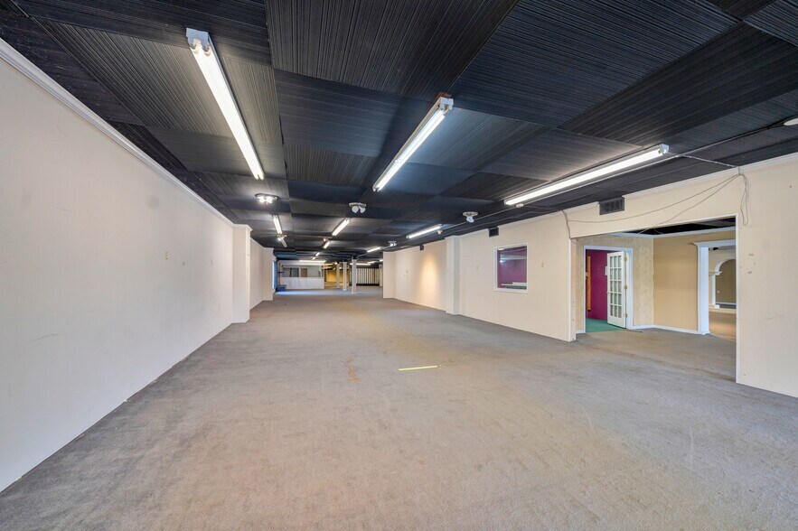 More Photos Of 10509 Dixie Hwy, Louisville Freestanding For Lease