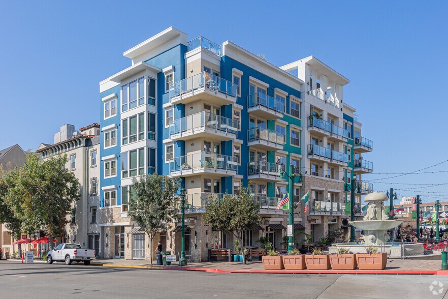 Primary Photo Of 555 W Date St, San Diego Apartments For Lease