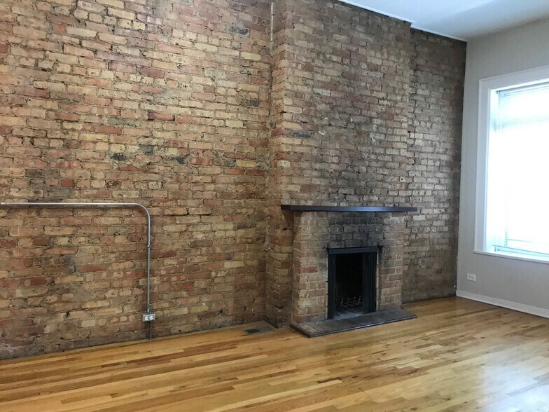 More Photos Of 2300 N Clark St, Chicago Apartments For Lease