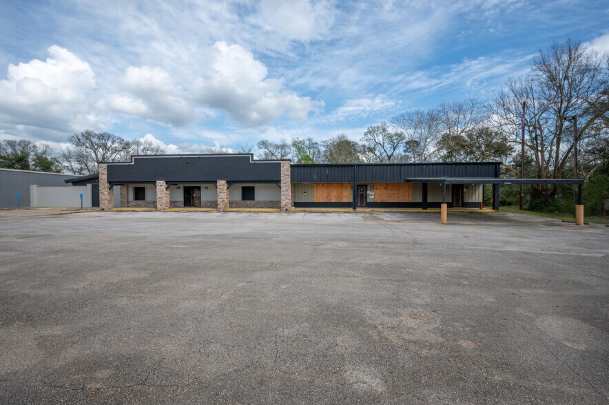 More Photos Of 211 S Magnolia St, Woodville Flex For Sale