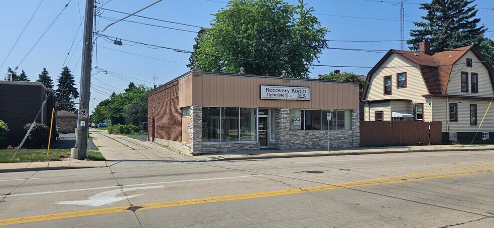 More Photos Of 3113 Kinzie Ave, Racine Storefront For Sale