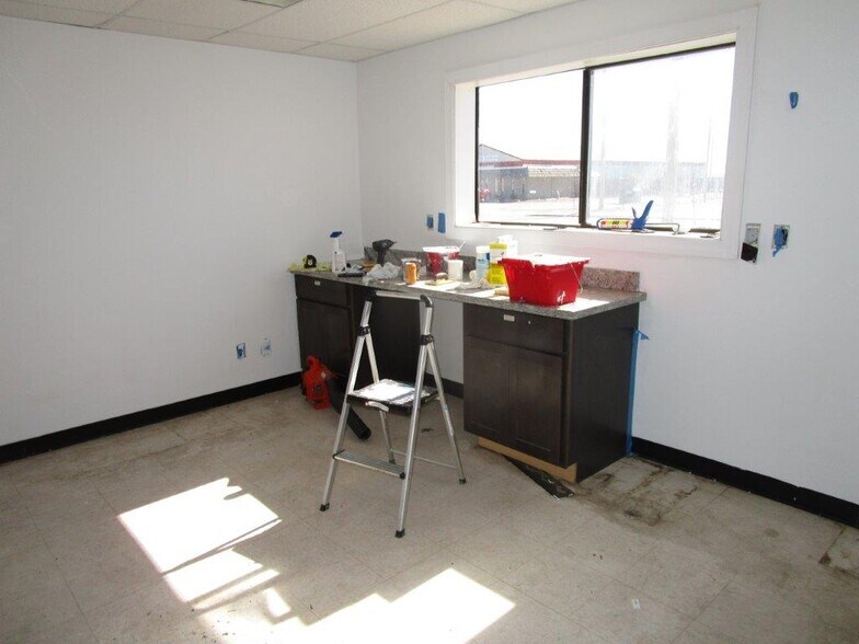 More Photos Of 2121 W Mary St, Garden City Industrial For Lease