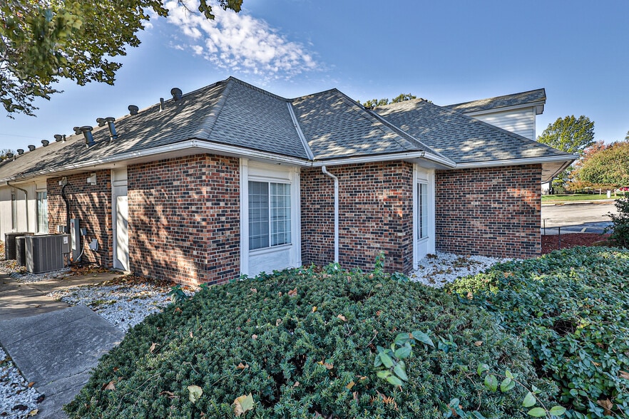 More Photos Of 13013 Fuller Ave, Grandview Office For Sale
