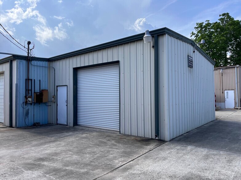 More Photos Of 4913 College Park Dr, Deer Park Industrial For Sale