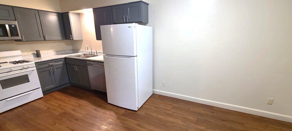 More Photos Of 1114-1128 E 9th St, Russellville Apartments For Sale