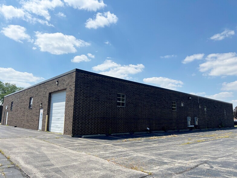 More Photos Of 201-207 William St, Bensenville Warehouse For Lease