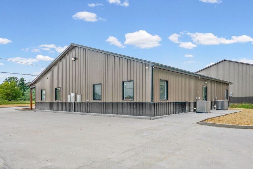 More Photos Of 1404 Dover Rd, Clarksville Office For Lease