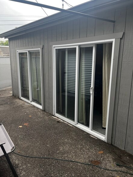 More Photos Of 717 Bellwood Ave, Bellwood Bar For Sale