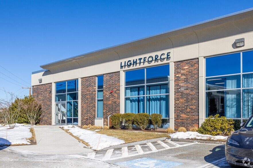 More Photos Of 42-44 Third Ave, Burlington Research And Development For Lease