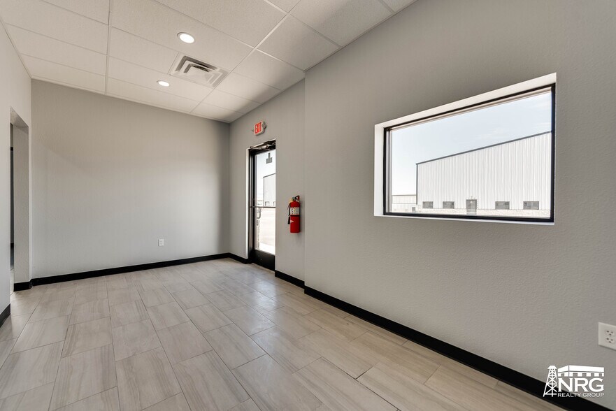 More Photos Of 1208 S Midland Dr, Midland Warehouse For Lease