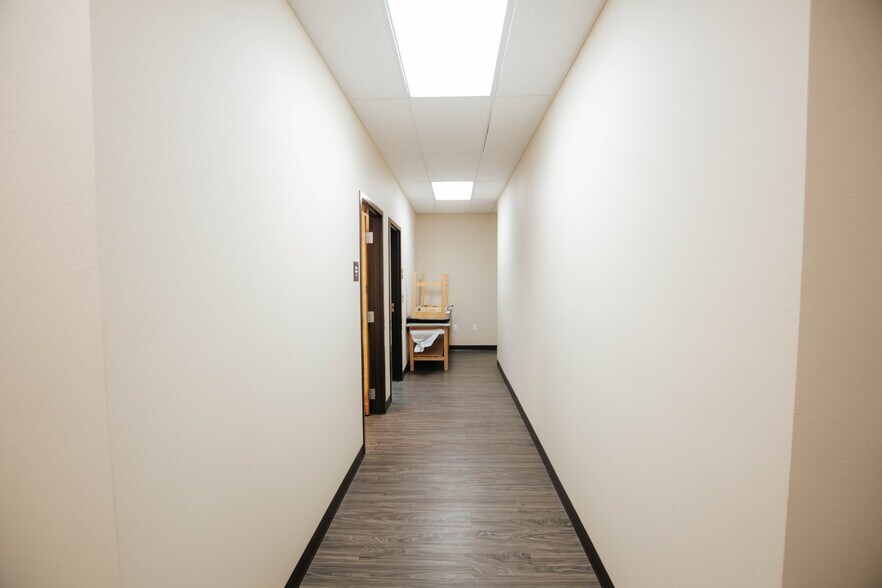 More Photos Of 9870 N Gateway Blvd, El Paso Office For Lease