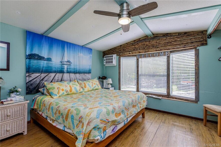 More Photos Of 6617 Riverside Dr, Yankeetown Marina For Sale