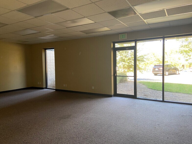 More Photos Of 509 Mineral Trace, Birmingham Light Distribution For Lease