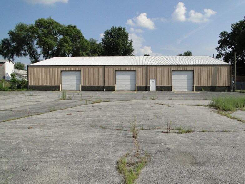 Primary Photo Of 215 Clark Dr, East Alton Industrial For Lease