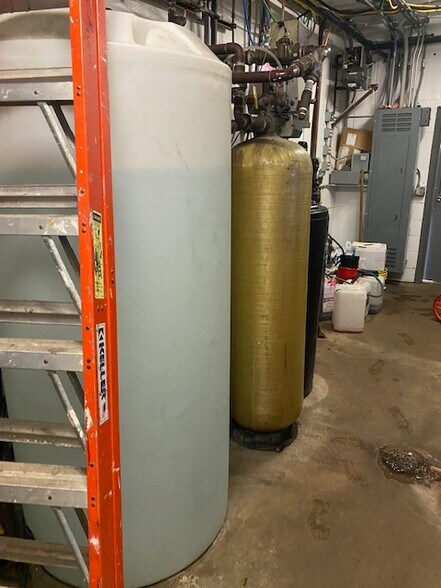 More Photos Of 1025 W 4th St, Monroe Carwash For Sale