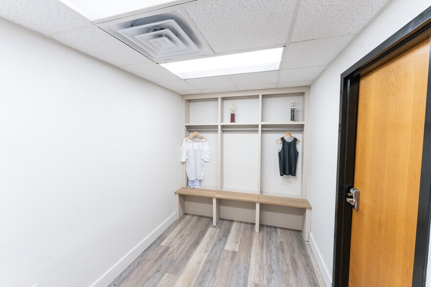 More Photos Of 1 Racquet Ln, Monroeville Sports And Entertainment For Lease