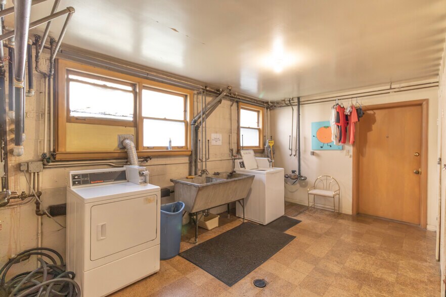 More Photos Of 4936 Greenwood St, Skokie Apartments For Sale
