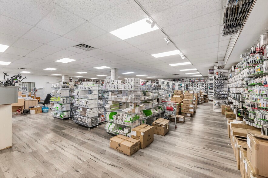 More Photos Of 59-48 55th St, Maspeth Manufacturing For Sale