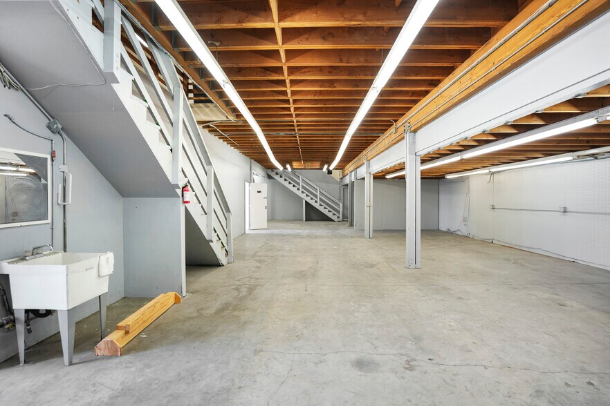 More Photos Of 19232 Beach Blvd, Huntington Beach Auto Dealership For Lease