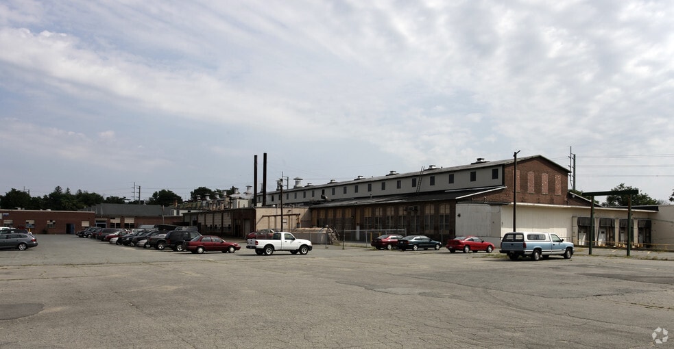More Photos Of 336 Weir St, Taunton Warehouse For Lease