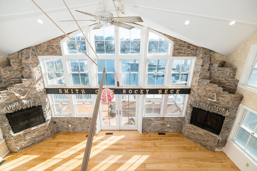More Photos Of 73 Rocky Neck Ave, Gloucester Restaurant For Sale