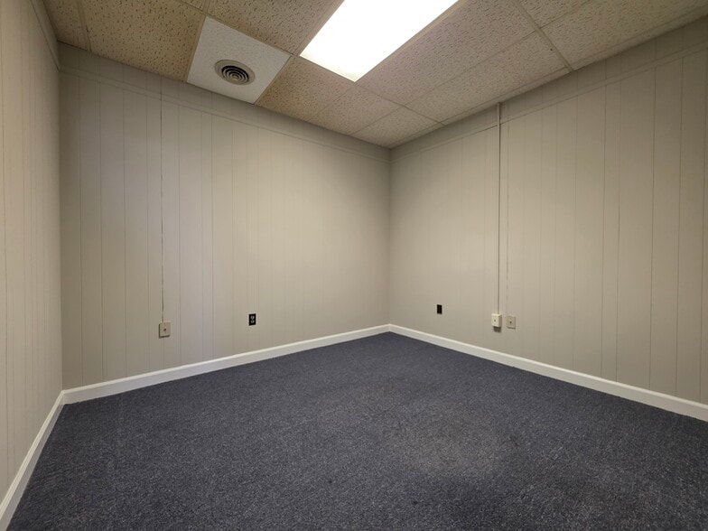 More Photos Of 404 St Andrews Dr, Greenville Office For Lease