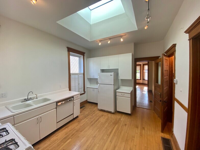 More Photos Of 2439 N Seminary Ave, Chicago Apartments For Sale
