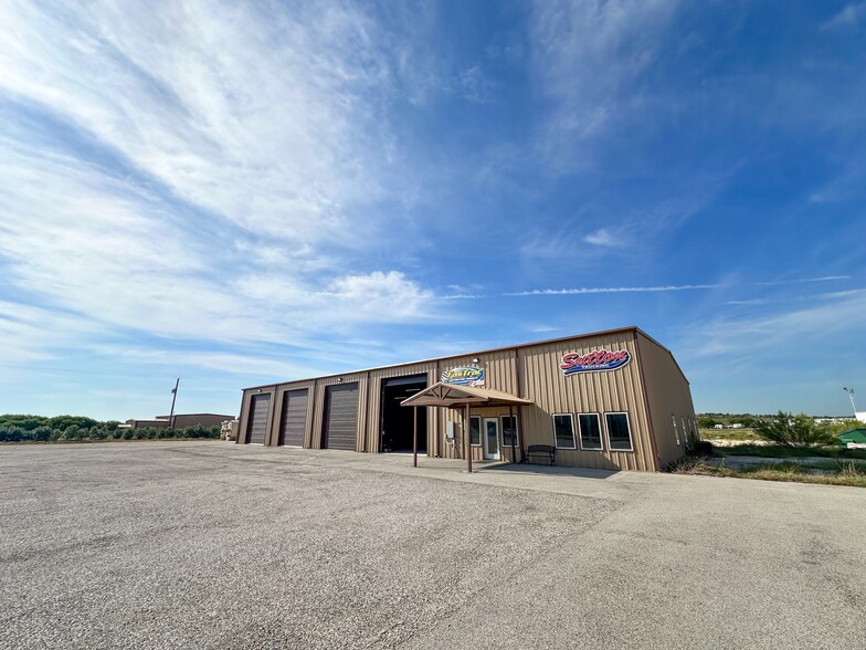 More Photos Of 846 York Creek Rd, New Braunfels Industrial For Lease