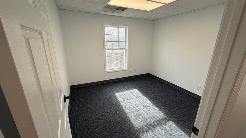 More Photos Of 11801 Brinley Ave, Louisville Medical For Lease