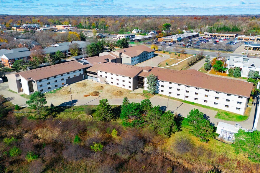 More Photos Of 31525 W 12 Mile Rd, Farmington Hills Hospital For Sale