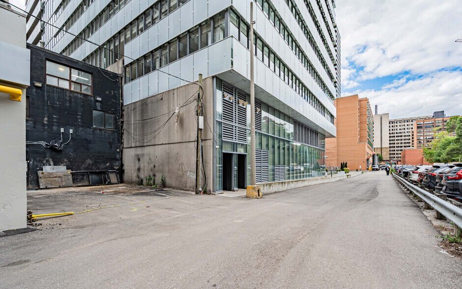 More Photos Of 192 Bloor St W, Toronto Storefront Retail Office For Lease